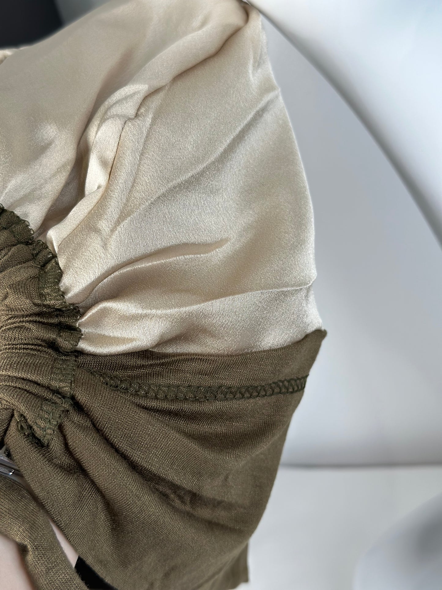 BONNET VERT OLIVE INTÉRIEUR SATIN DE SOIE