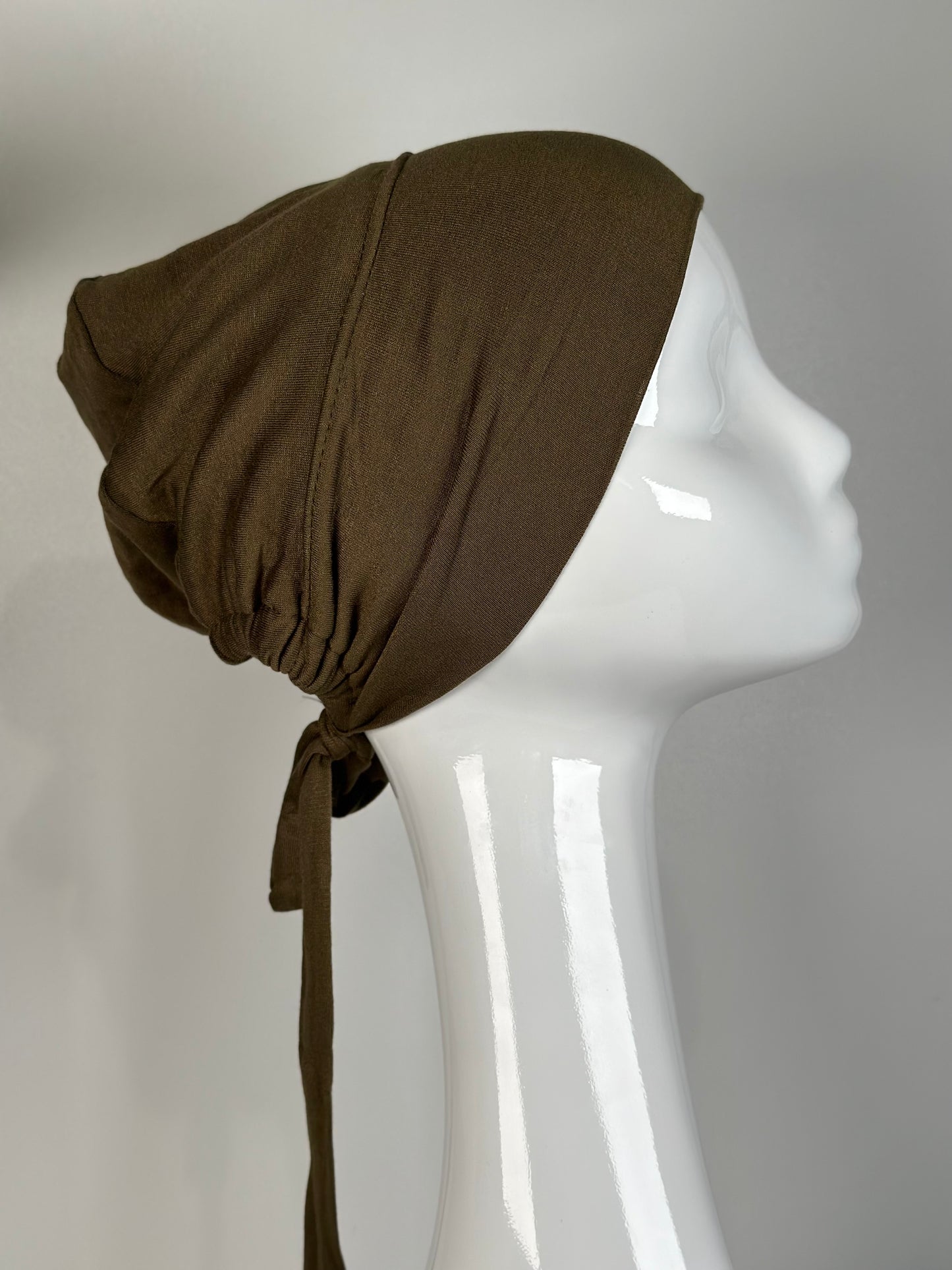 BONNET VERT OLIVE INTÉRIEUR SATIN DE SOIE