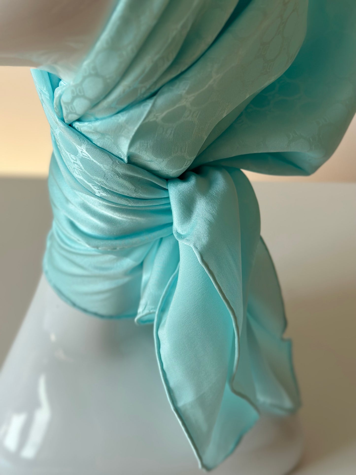 CARRÉ 90 LUXE CYAN