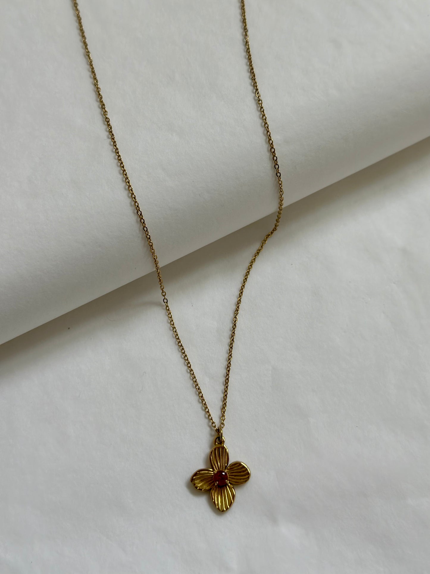 COLLIER ROSE ROUGE