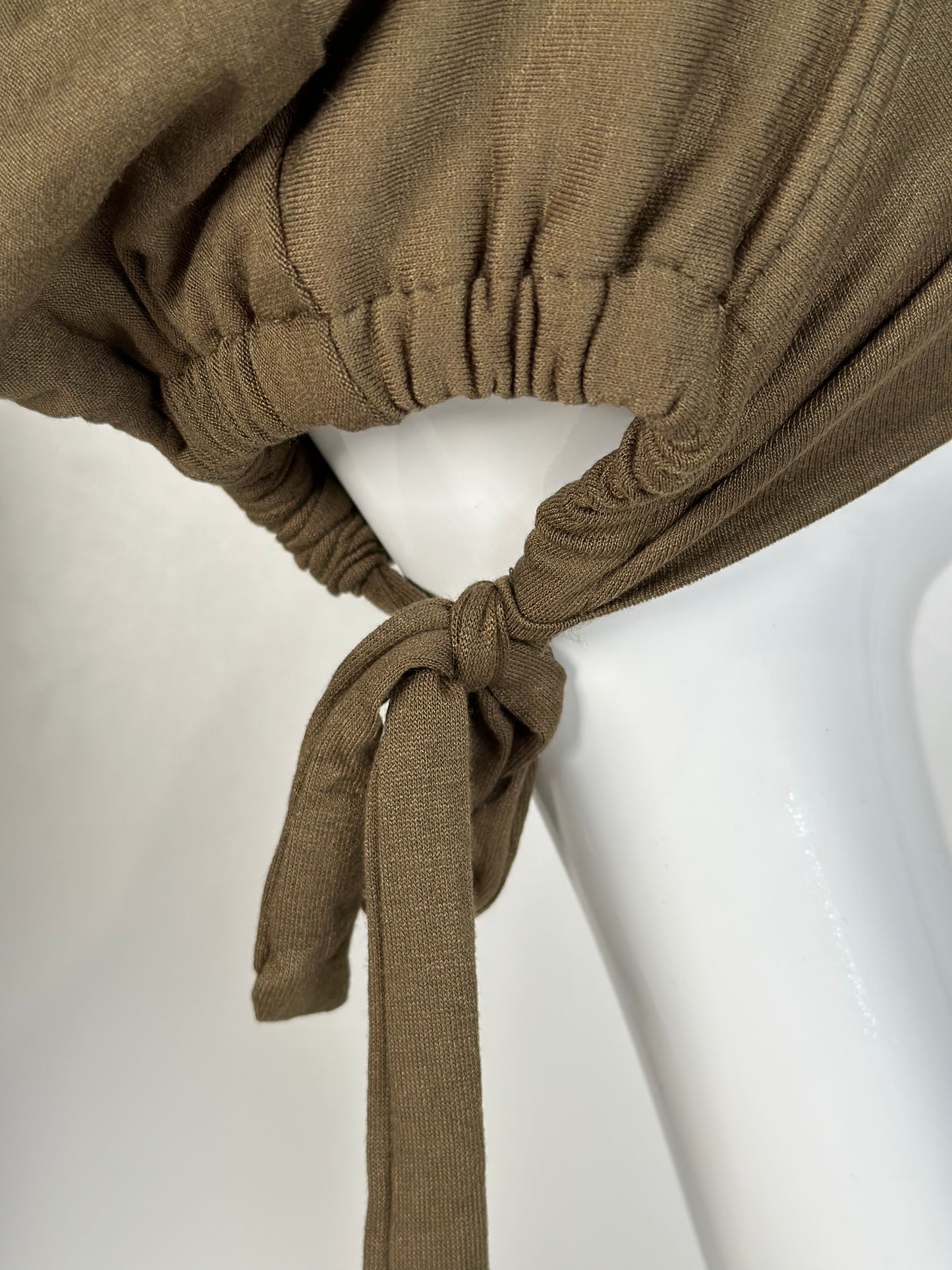 BONNET VERT OLIVE INTÉRIEUR SATIN DE SOIE