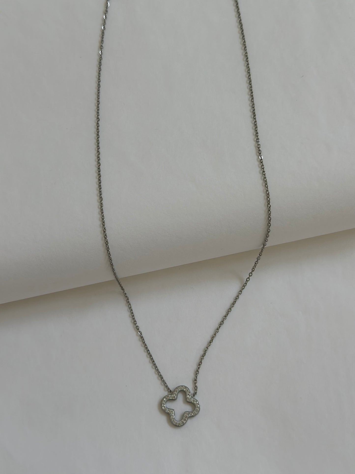COLLIER ALII
