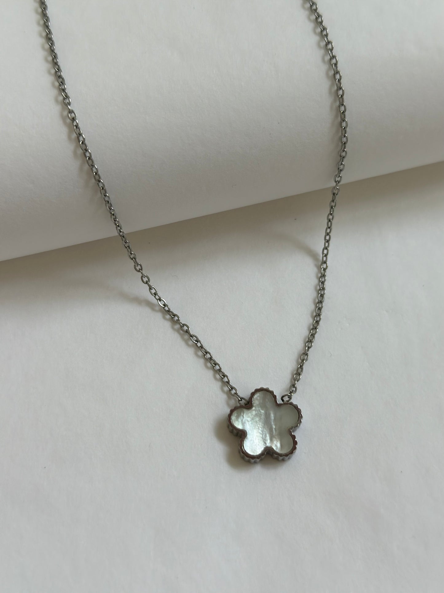 COLLIER BLANC-NOIR