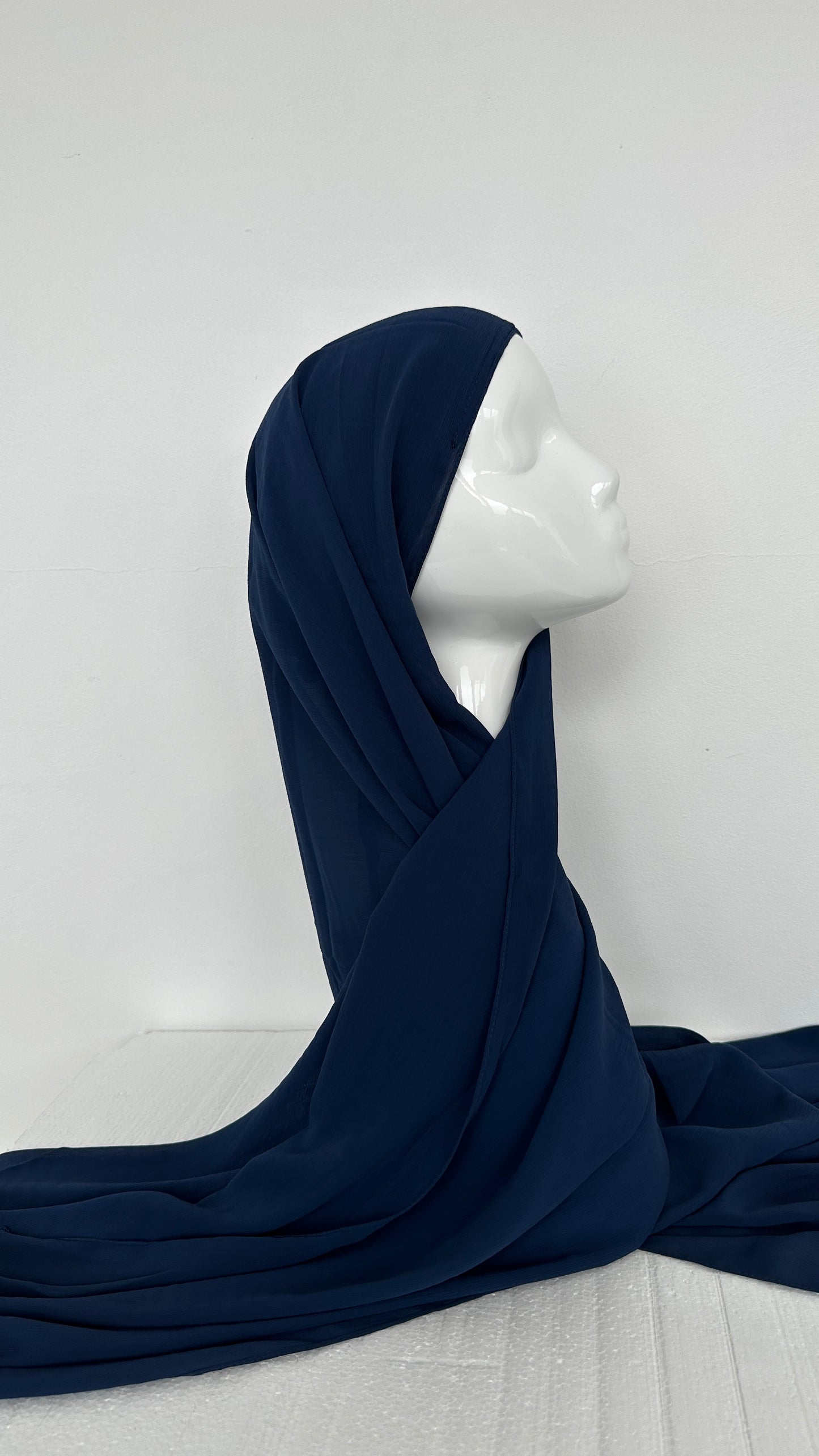 HIJAB MOUSSELINE RAYE À ENFILER BLEU MARINE