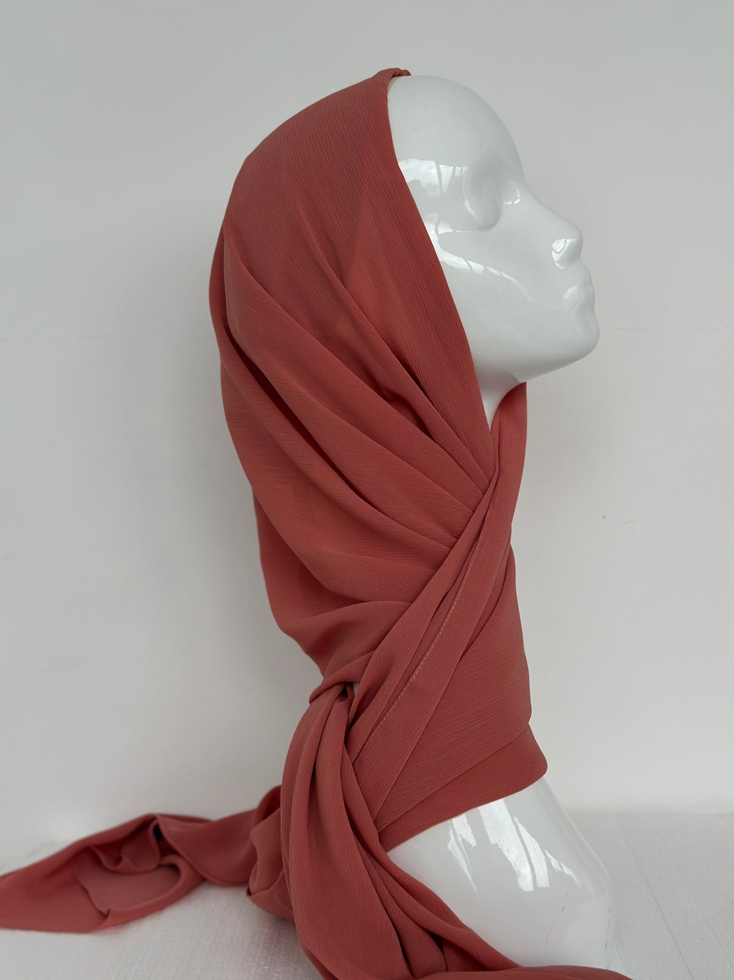 HIJAB MOUSSELINE RAYE À ENFILER ROSE INCARNANT