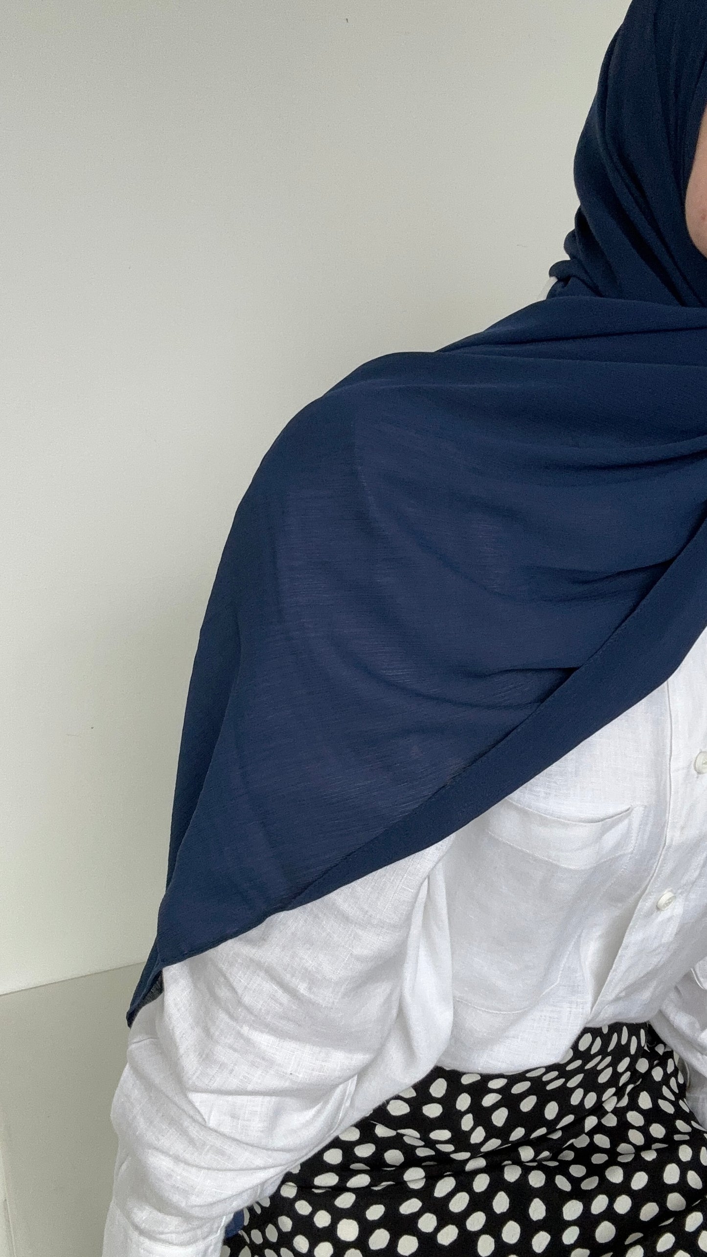 HIJAB MOUSSELINE RAYE À ENFILER BLEU MARINE