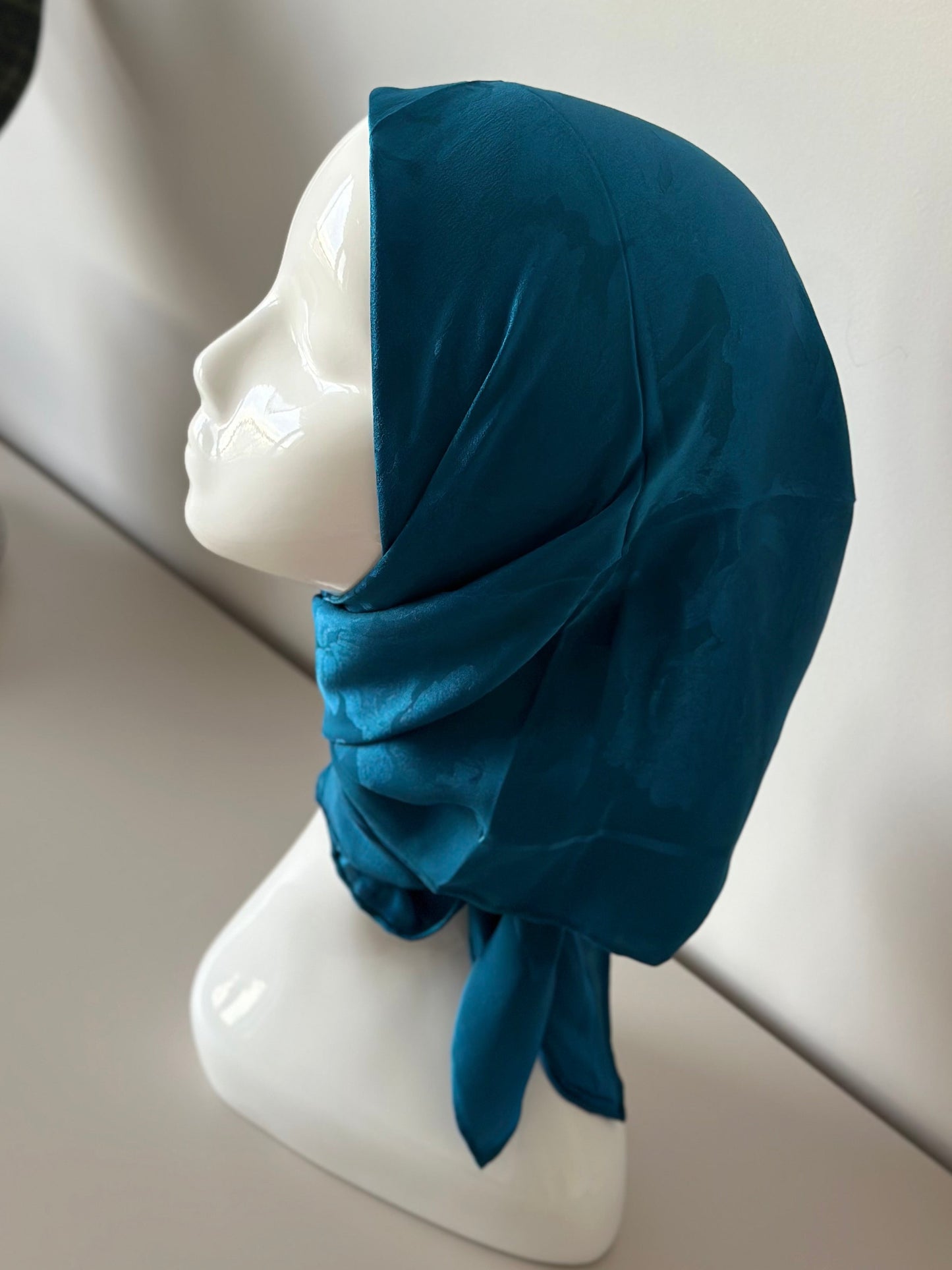 CARRÉ 90 LUXE BLEU ROI